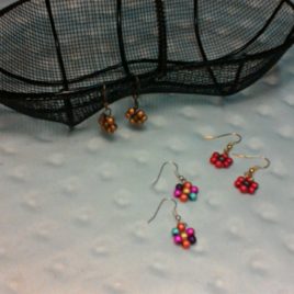 Boucles d’oreilles petite fleur de perles