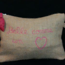 Pochette toile de jute « Belle comme un coeur » 01