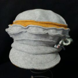 Casquette originale et son décor fil laine et filigrane sur le côté 01bis