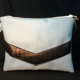 Pochette en simili cuir bleu et décor