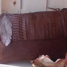 Pochette en simili cuir croco et feuille glitter