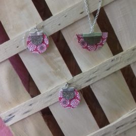 Boucles d’oreilles 02 pendentif en tissu travaillé