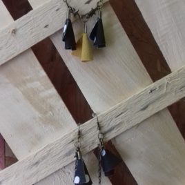 Boucles d’oreilles pendentif cône en tissu travaillé