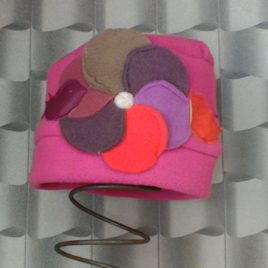 Bonnet tout mignion grosse fleur et cui-cuis