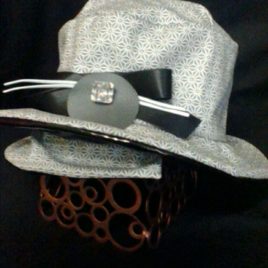 Soyez belle et bien protéger avec ce chapeau de pluie