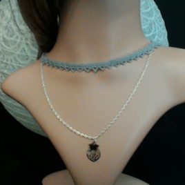 Collier tour de cou en dentelle et chaine