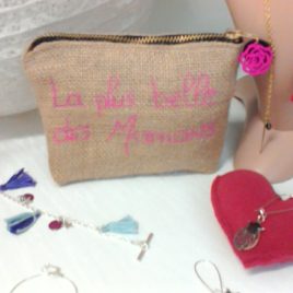 Petite pochette en toile de jute “La plus belle des mamans”
