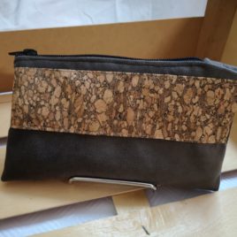 Petite pochette décorée de liège