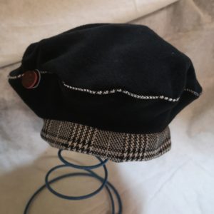 Béret écossais pour un côté assurément British .