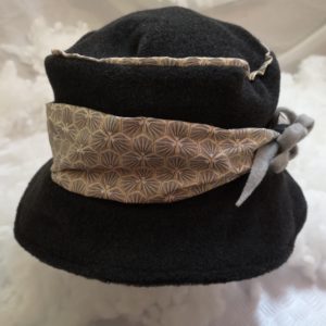 Chapeau tout doux avec sa bande imprimée